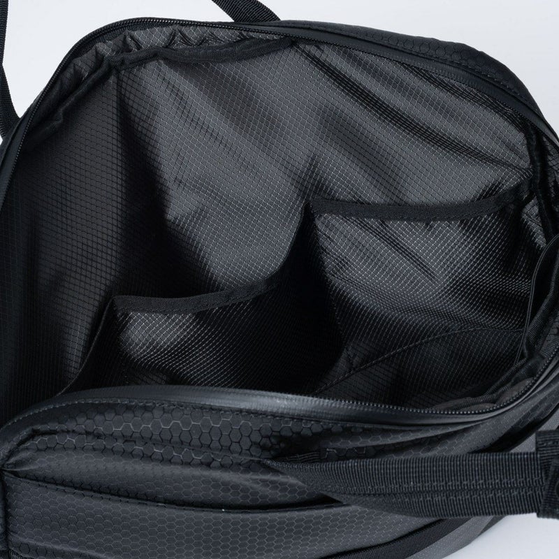 BEAMS DESIGN Watertight ブリーフケース(S)【BMMH5GT2】 ブラック