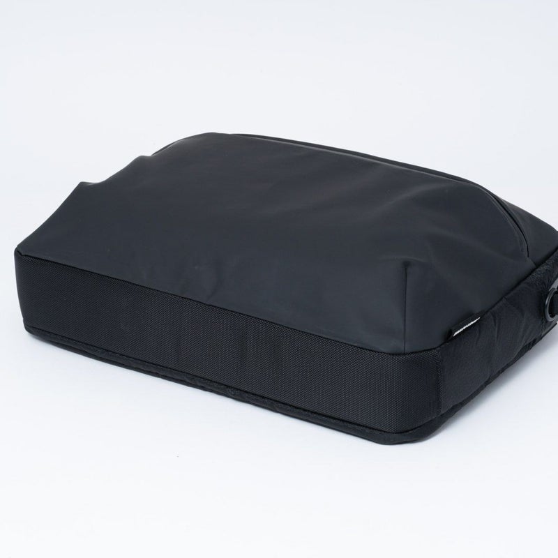 BEAMS DESIGN Watertight ブリーフケース(M)【BMMH5GT3】 ブラック