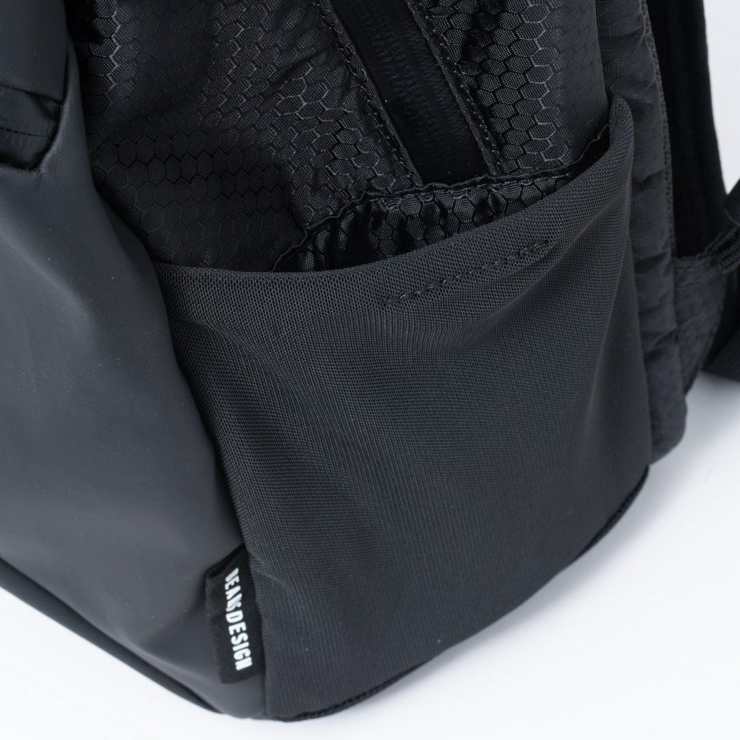 BEAMS DESIGN Watertight バックパック(M)【BMMH5GR1】 ブラック