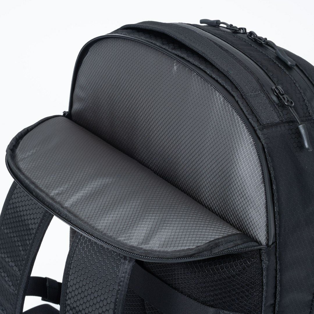 BEAMS DESIGN Watertight バックパック(M)【BMMH5GR1】 ブラック