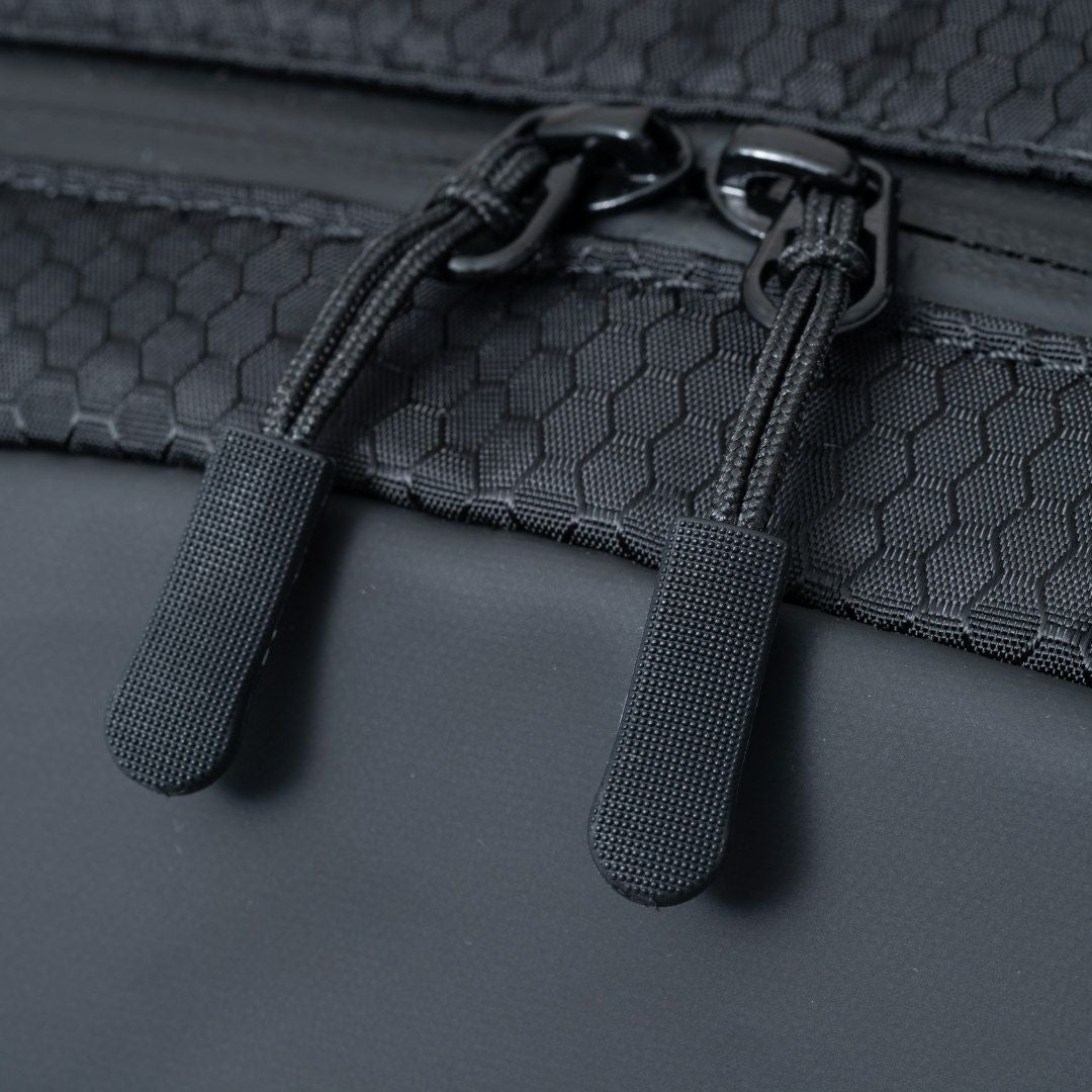 BEAMS DESIGN Watertight バックパック(L)【BMMH5GR2】 ブラック