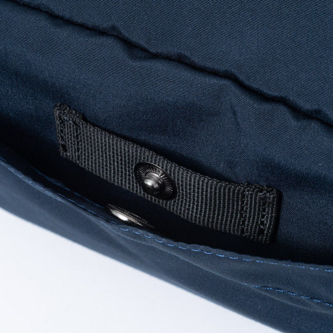 BEAMS DESIGN Diagonal ボディバッグ【BMMH5ES2】 ネイビー