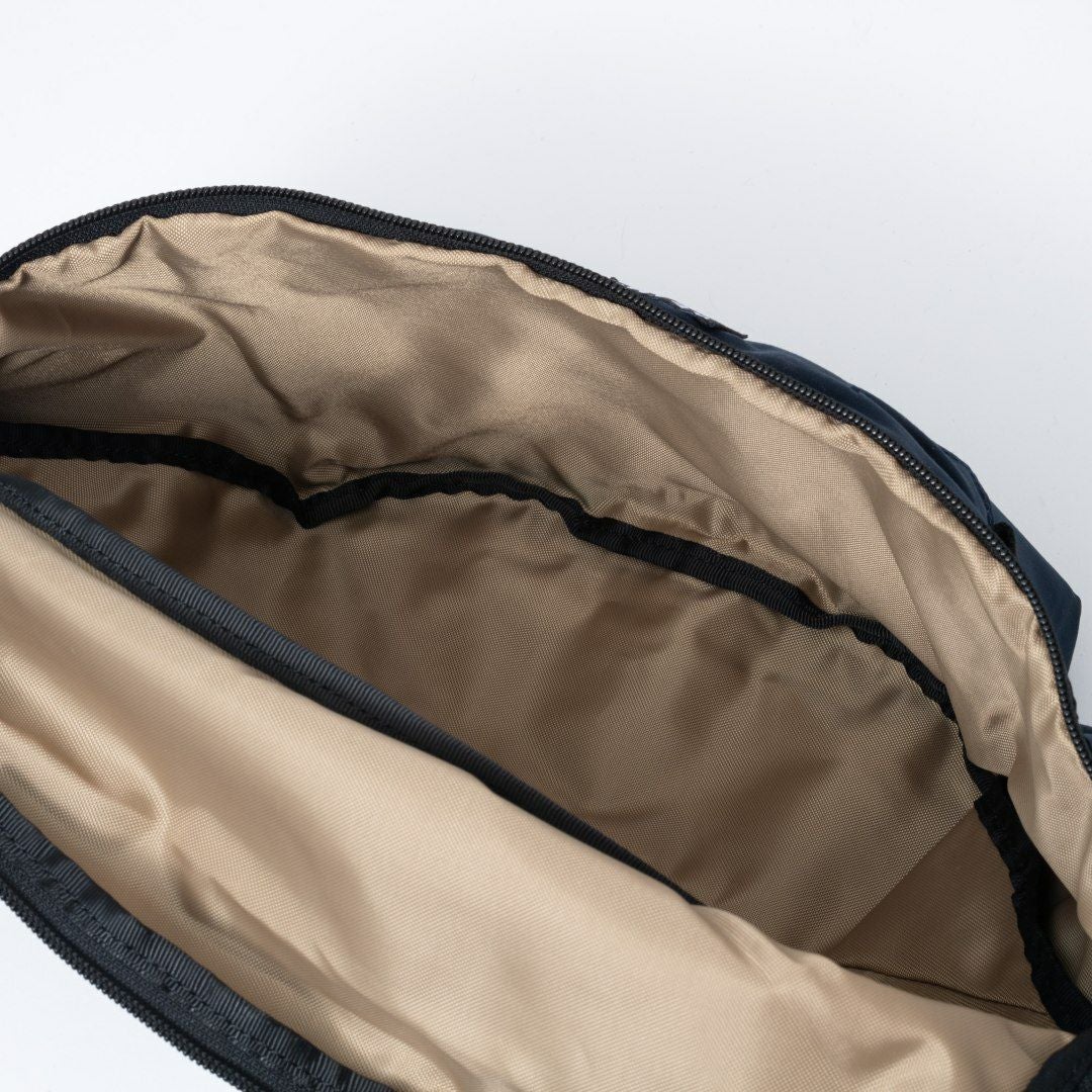 BEAMS DESIGN Diagonal ボディバッグ【BMMH5ES2】 ネイビー