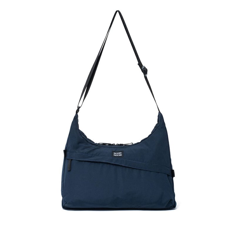BEAMS DESIGN Diagonal ショルダー(L)【BMMH5ES6】 ネイビー