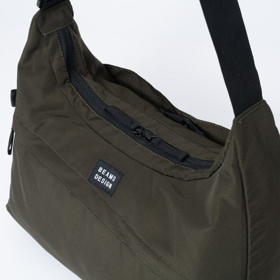 BEAMS DESIGN Diagonal ショルダー(L)【BMMH5ES6】 カーキ