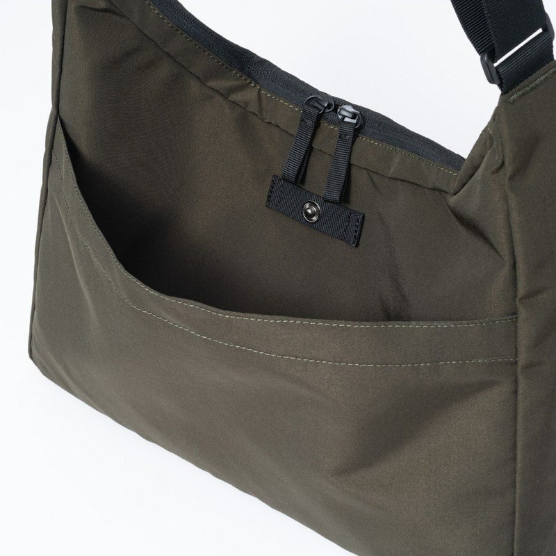 BEAMS DESIGN Diagonal ショルダー(L)【BMMH5ES6】 カーキ