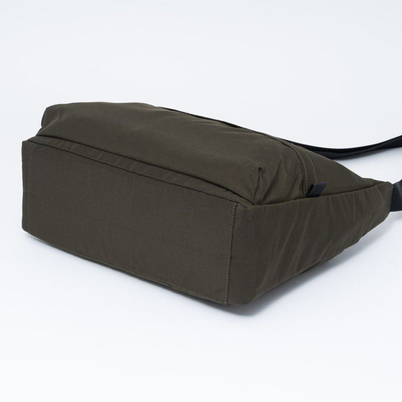 BEAMS DESIGN Diagonal ショルダー(L)【BMMH5ES6】 カーキ