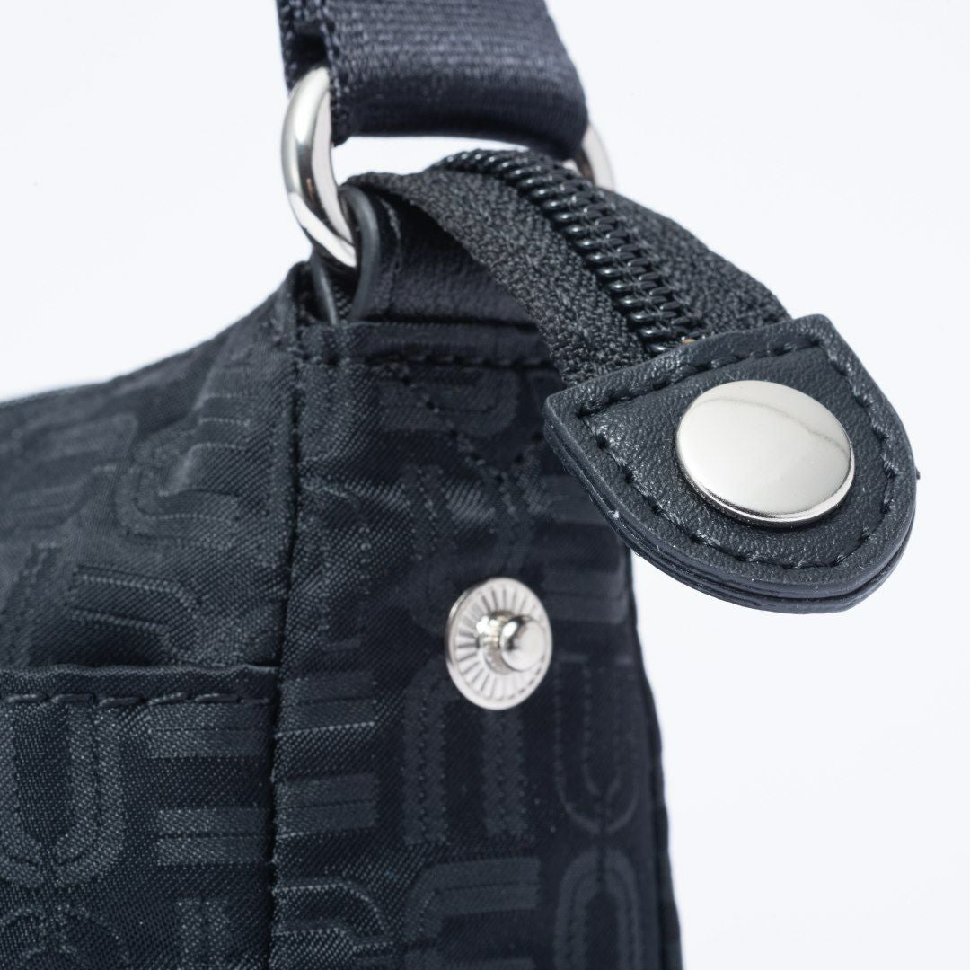 U by ungaro フランシーヌ ポシェット ブラック×ブラック