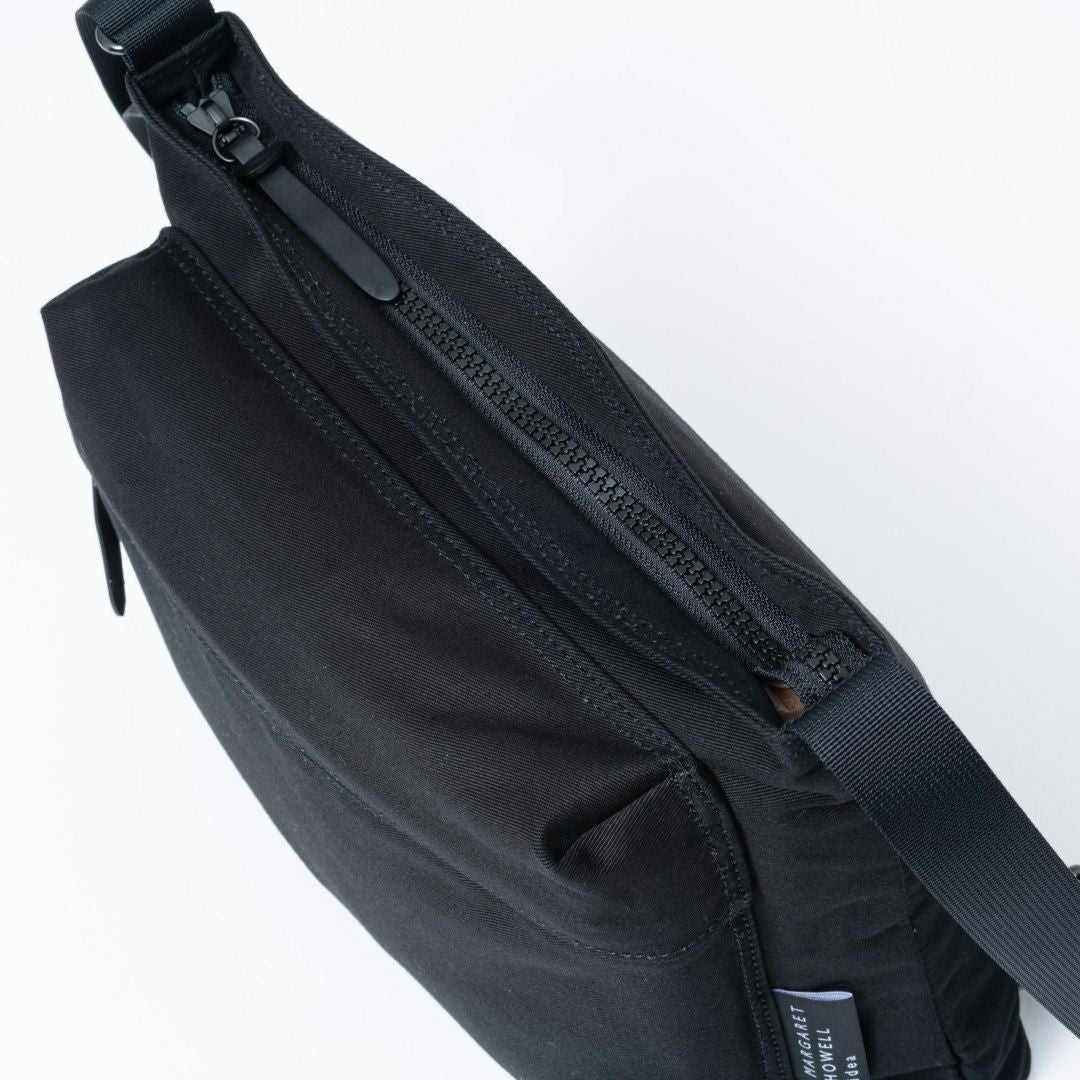 MARGARET HOWELL idea Weather proof サコッシュ ブラック