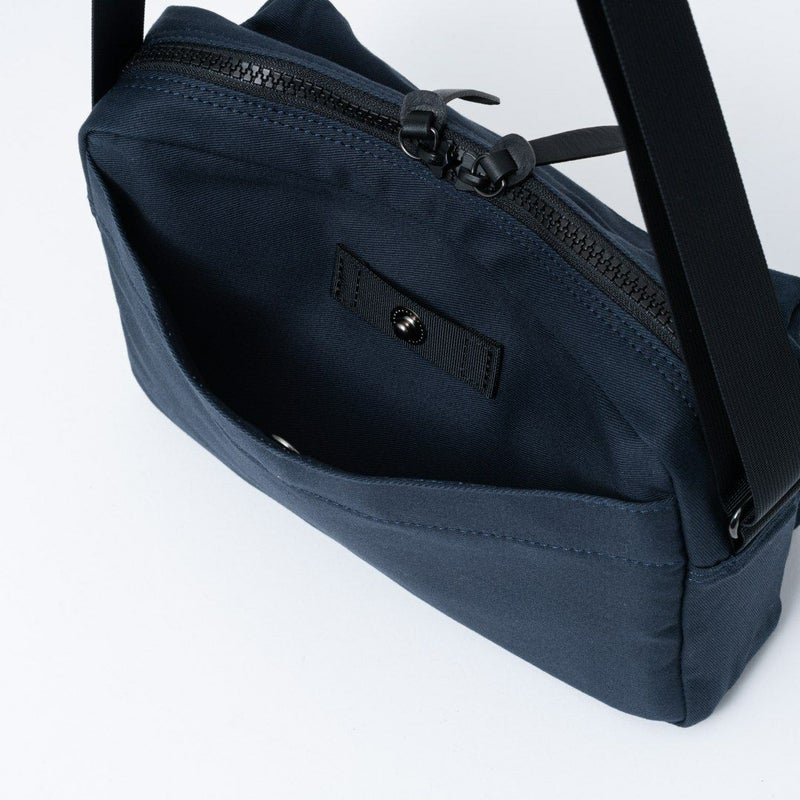 MARGARET HOWELL idea Weather proof ショルダー(S) ネイビー