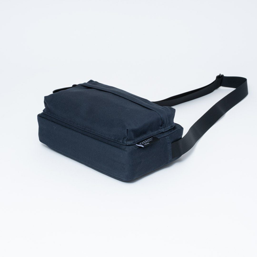 MARGARET HOWELL idea Weather proof ショルダー(S) ネイビー