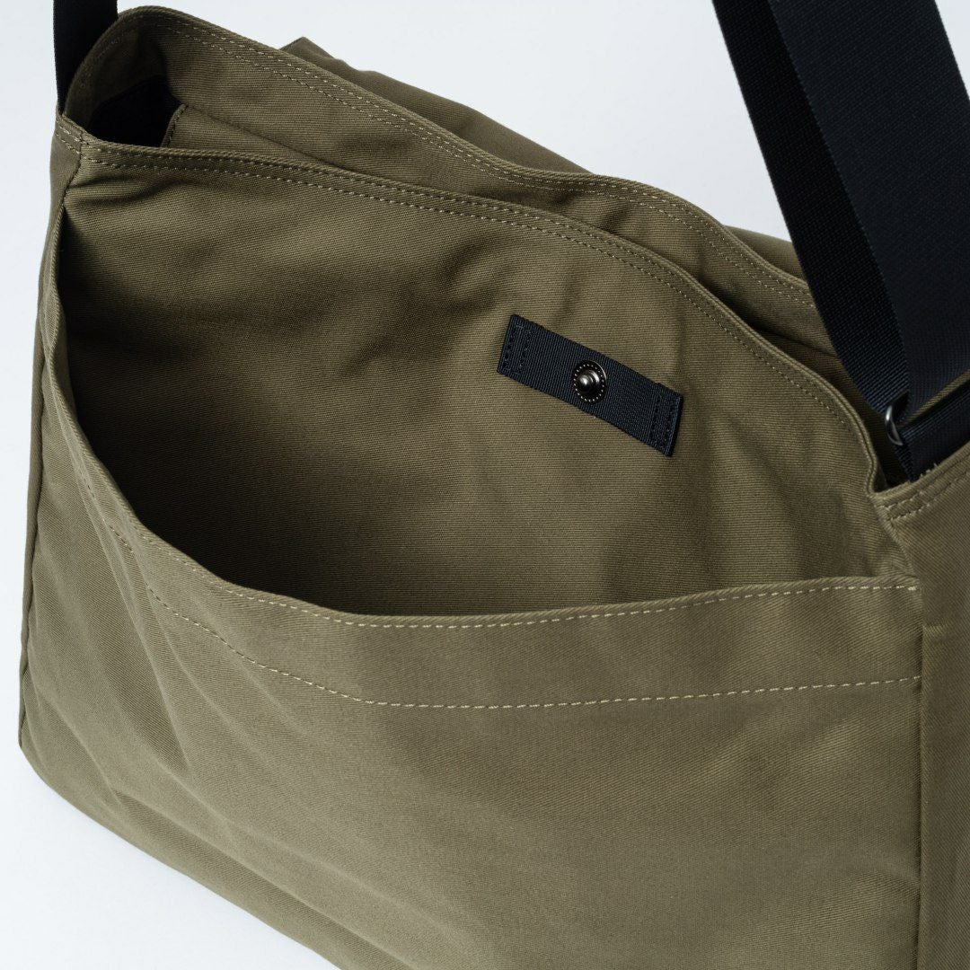 MARGARET HOWELL idea Weather proof ショルダー(L) カーキ