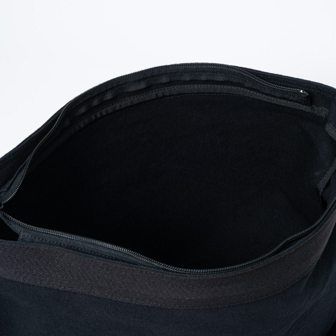 MARGARET HOWELL idea Big logo ショルダー(M) ブラック