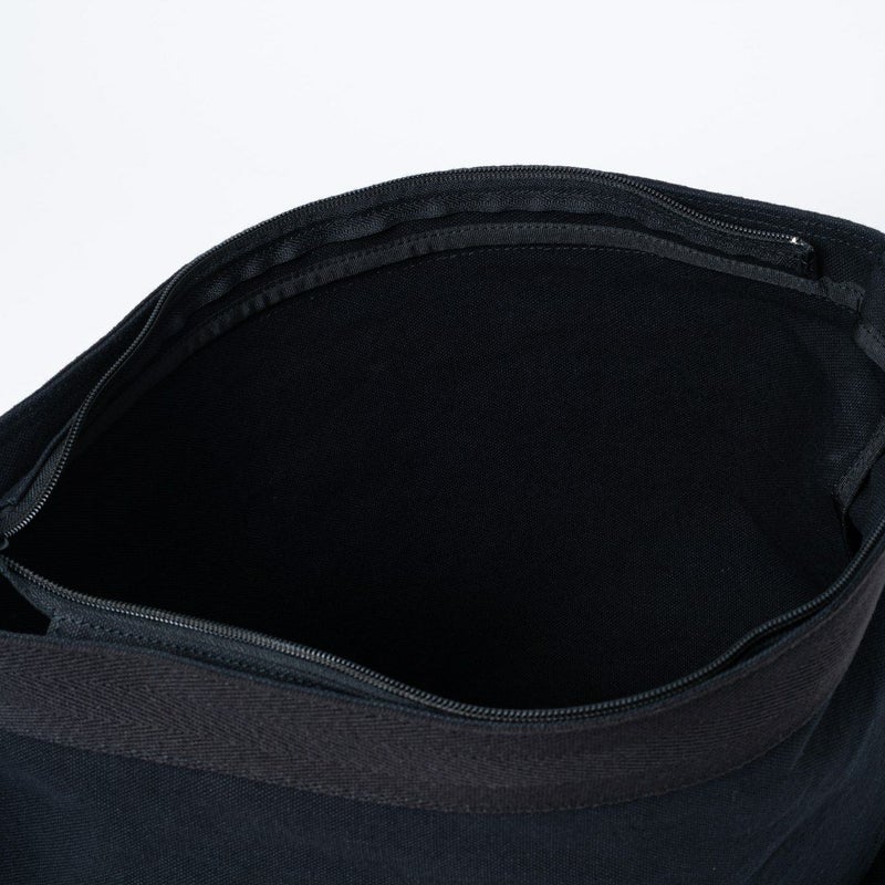 MARGARET HOWELL idea Big logo ショルダー(M) ブラック