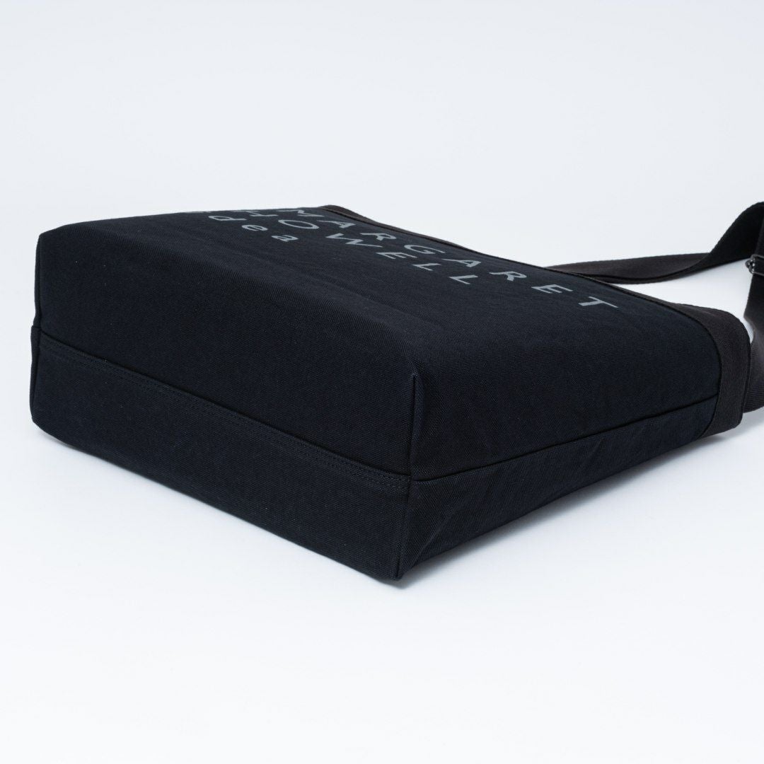 MARGARET HOWELL idea Big logo ショルダー(M) ブラック