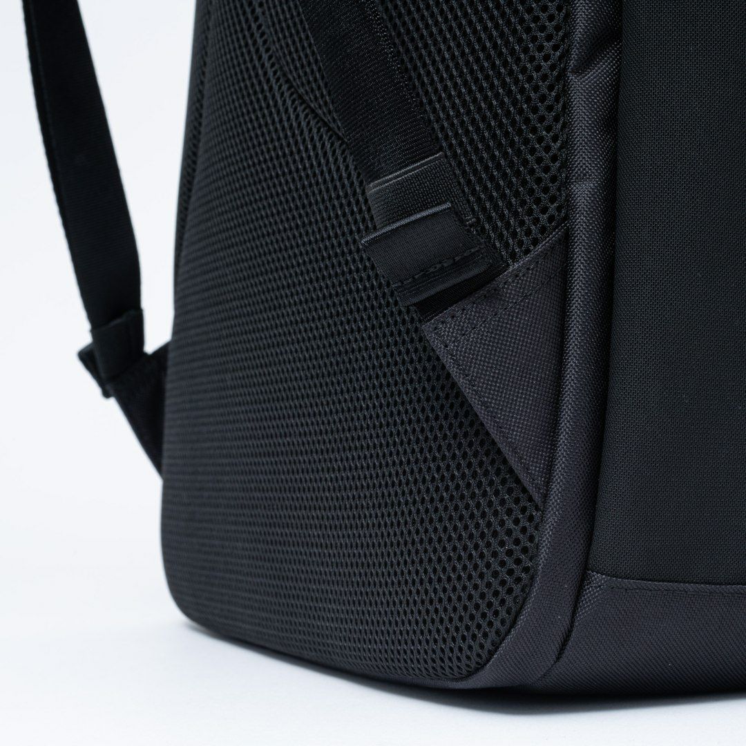 BEAMS DESIGN Impact バッグパック ブラック