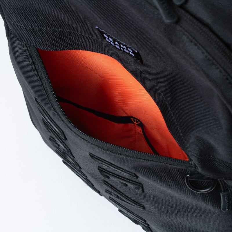 BEAMS DESIGN Impact バッグパック ブラック