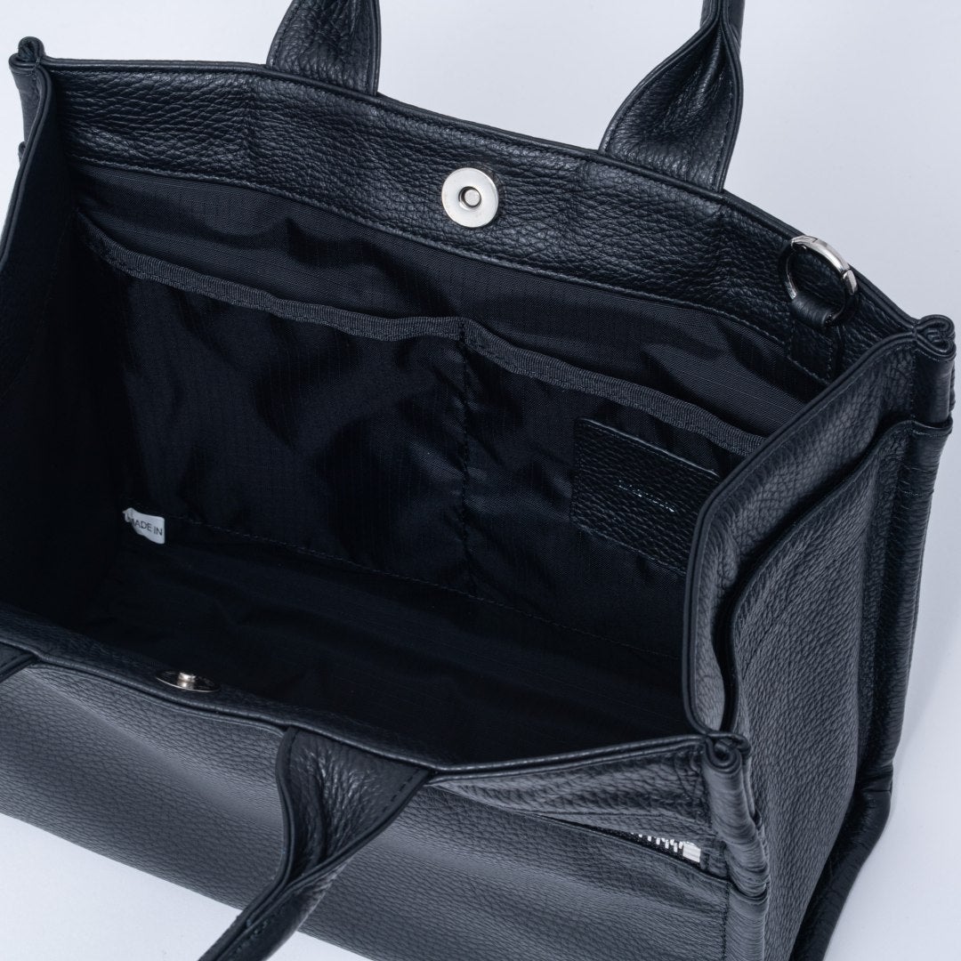 MANIUNO イタリアンレザー スクエアミニトート(M)【MUMHMAM1】 ブラック