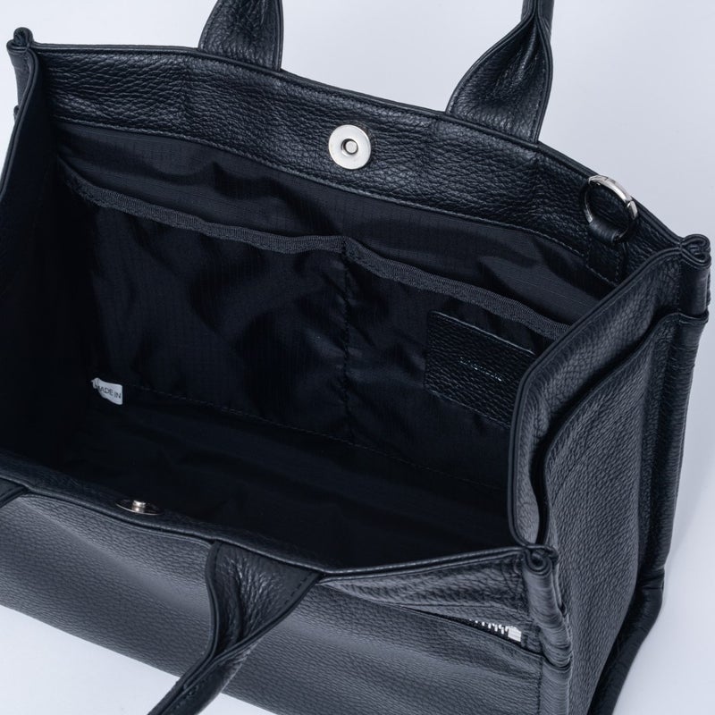 MANIUNO イタリアンレザー スクエアミニトート(M)【MUMHMAM1】 ブラック