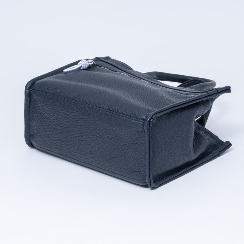 MANIUNO イタリアンレザー スクエアミニトート(M)【MUMHMAM1】 ネイビー