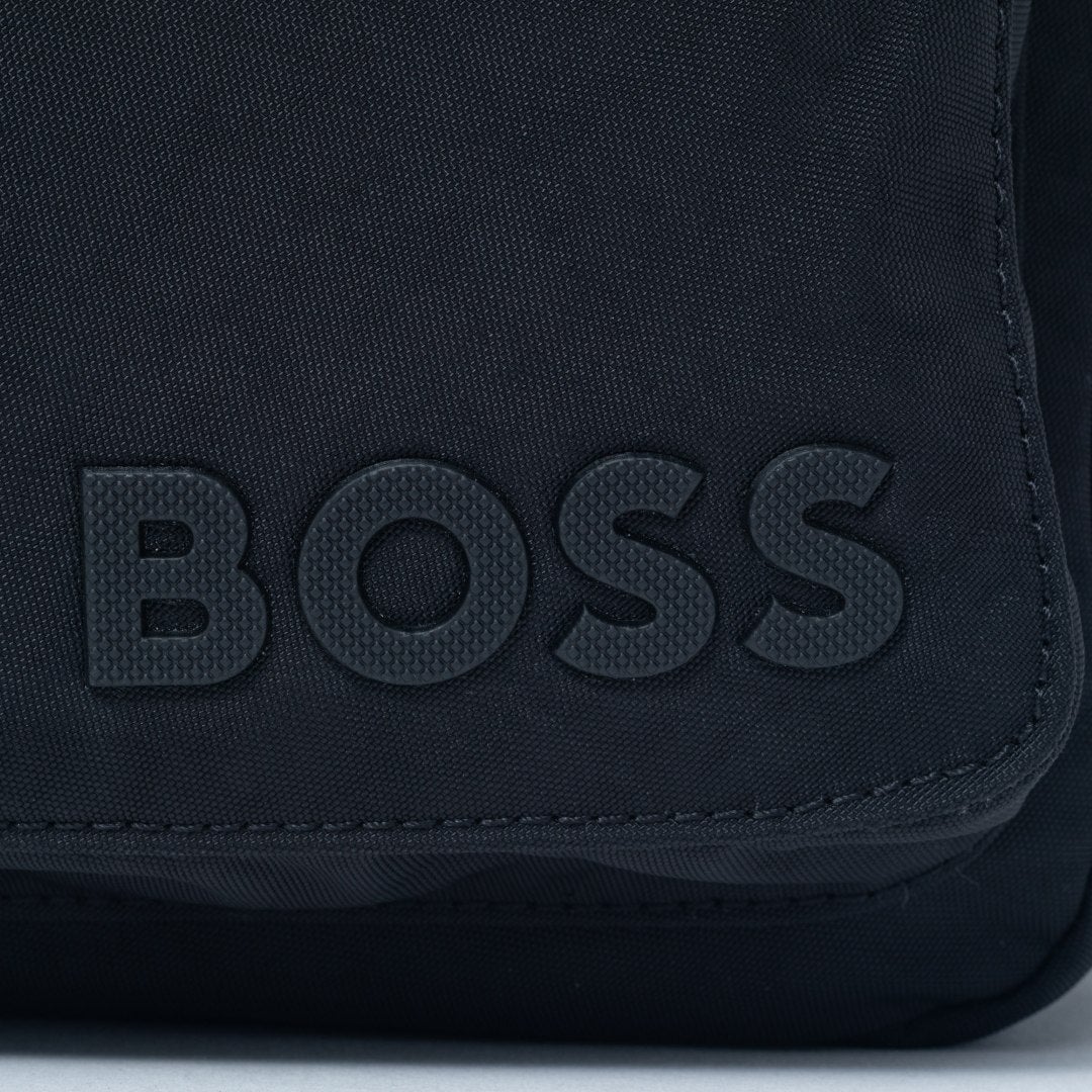 未使用品 入手困難 HUGO BOSS LEON掲載 カモフラ ボディバッグ BOSS Catch ボディバッグ【HBMH5WS5】 商品｜THE BAGMANIA