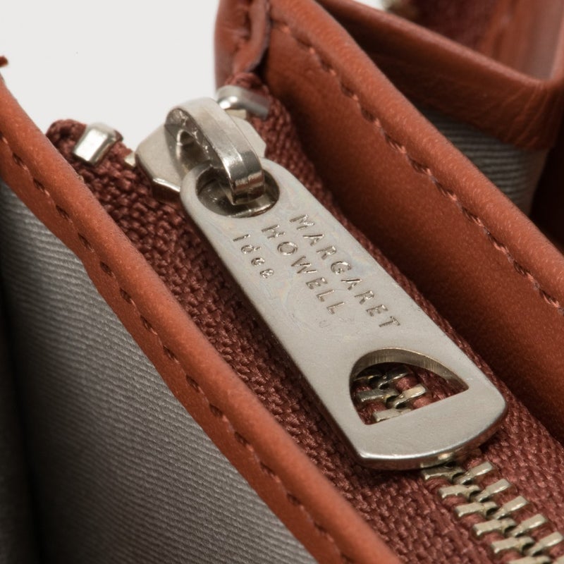 MARGARET HOWELL idea セザー ラウンドファスナー長財布 レンガ