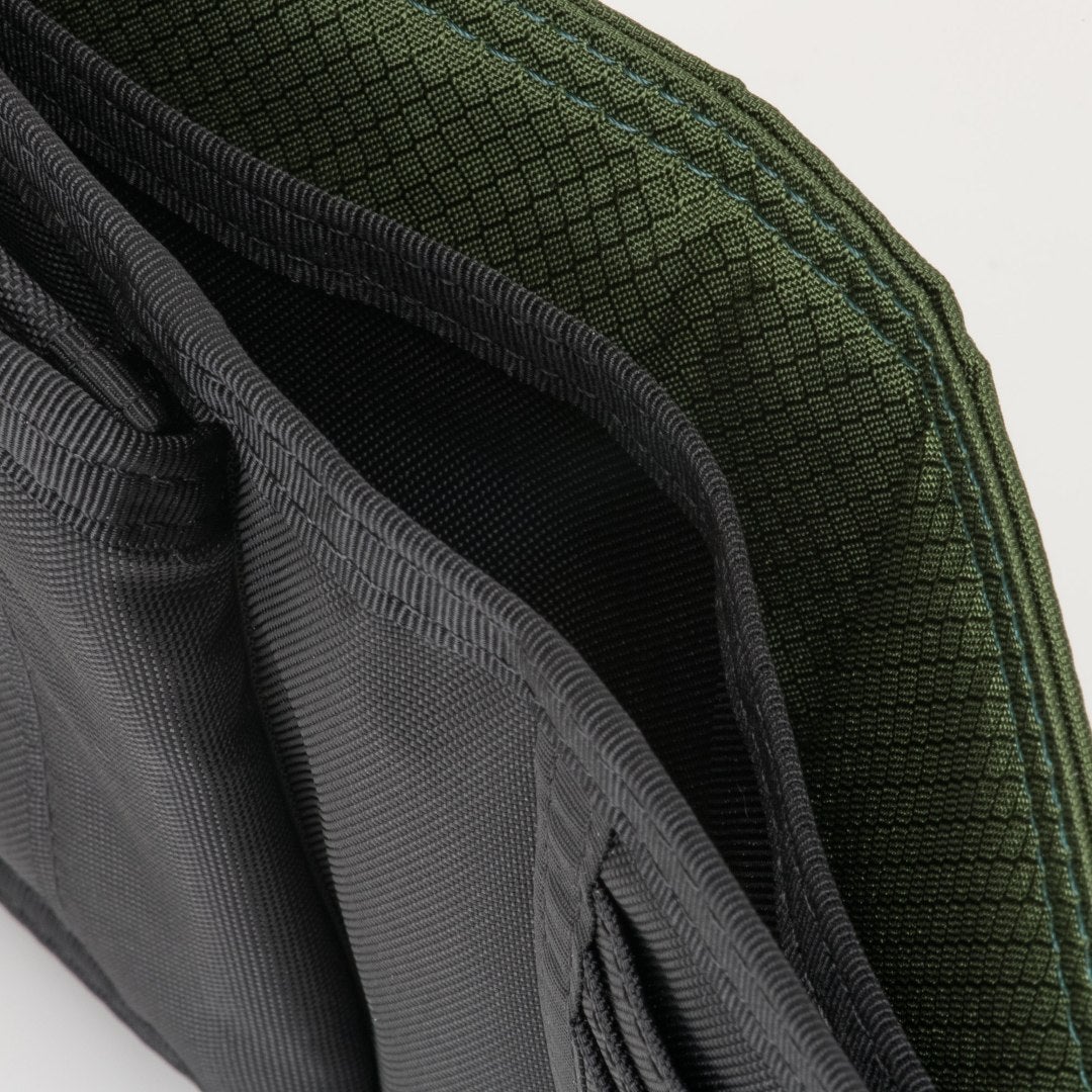 BEAMS DESIGN Aggressive 二つ折り財布【BMMW6JS2】 グリーン