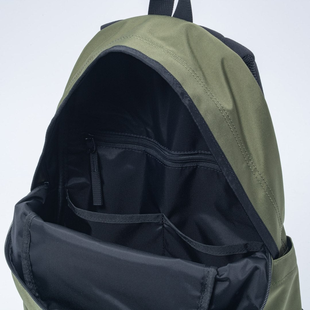 BEAMS DESIGNSlash バックパック【BMMH6BR1】 カーキ