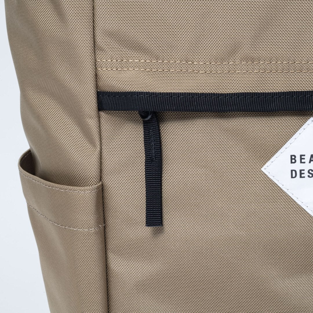 BEAMS DESIGNSlash バックパック【BMMH6BR2】 ベージュ
