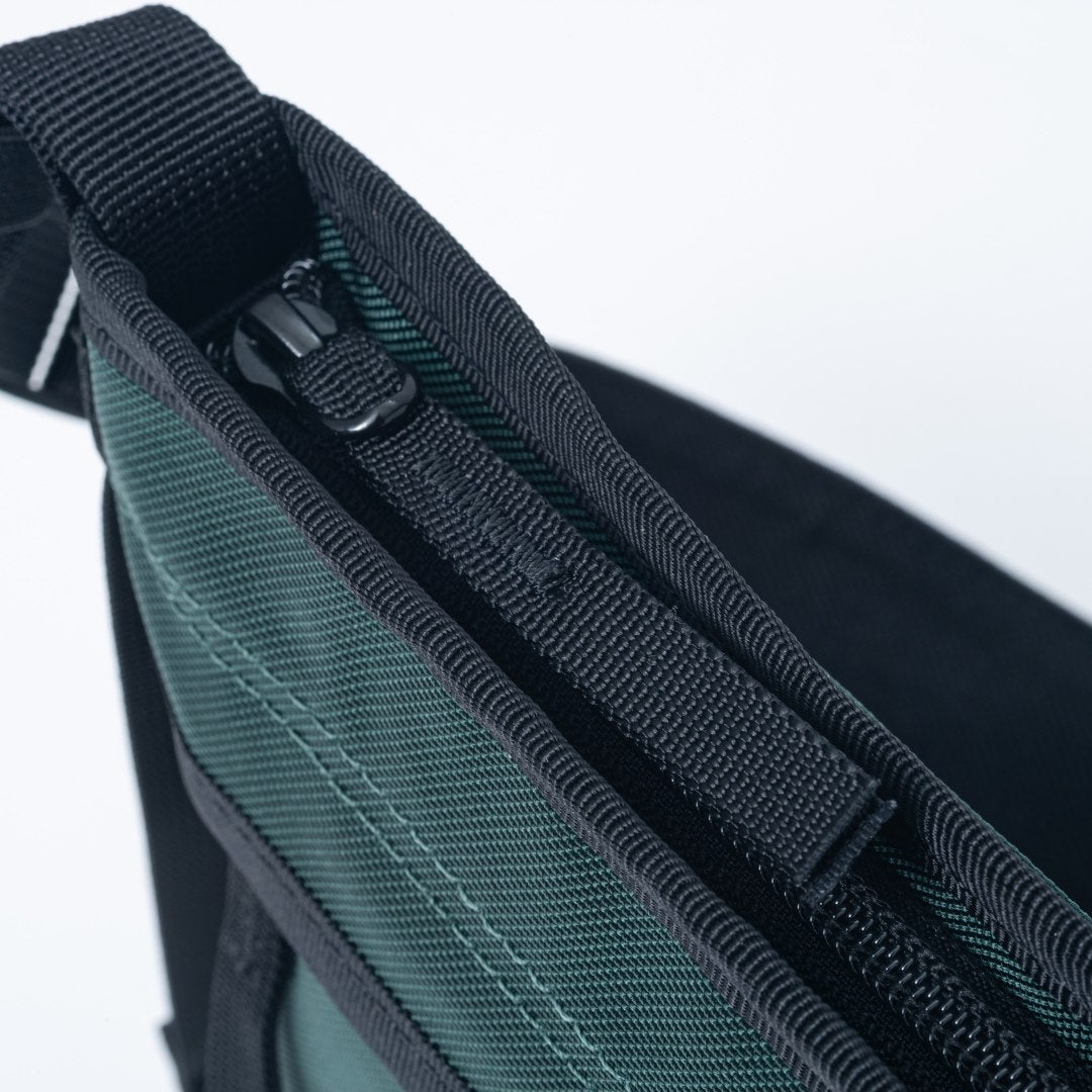 BEAMS DESIGNSlash ショルダーバッグ【BMMH6BS2】 グリーン