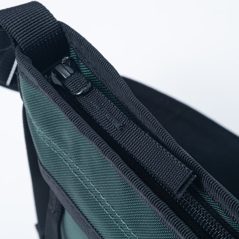 BEAMS DESIGNSlash ショルダーバッグ【BMMH6BS2】 グリーン