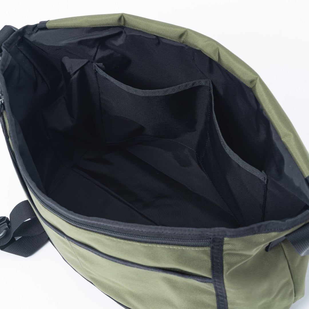 BEAMS DESIGNSlash ショルダーバッグ【BMMH6BS7】 カーキ