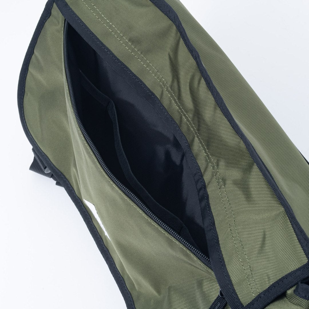 BEAMS DESIGNSlash ショルダーバッグ【BMMH6BS7】 カーキ