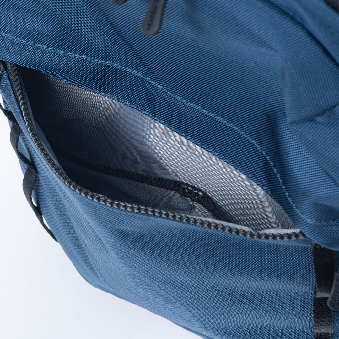 BEAMS DESIGNRoughly バックパック【BMMH6DR1】 ネイビー