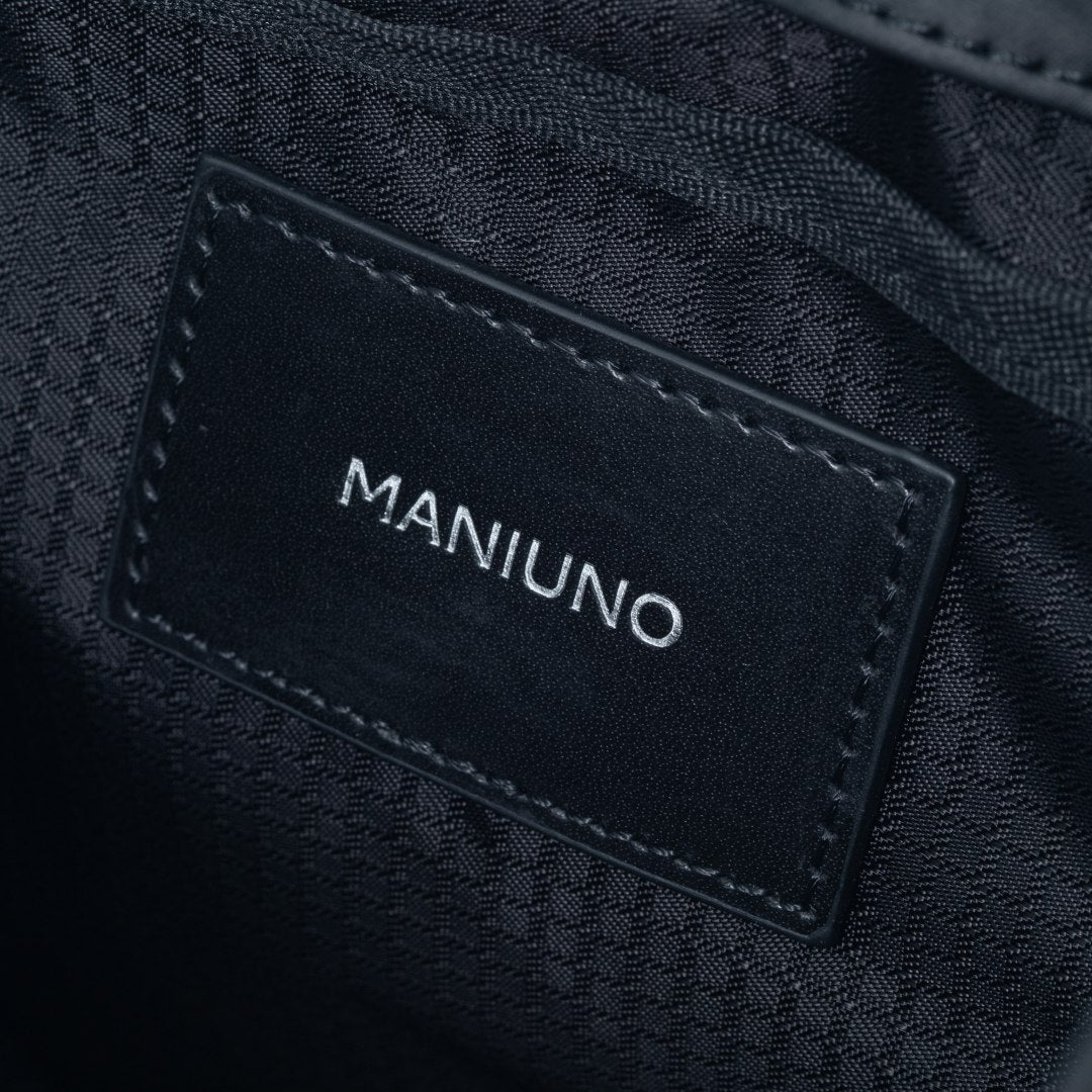 MANIUNO グリンザ スクエアミニトート(S)【MUMH6GM2】 ブラック