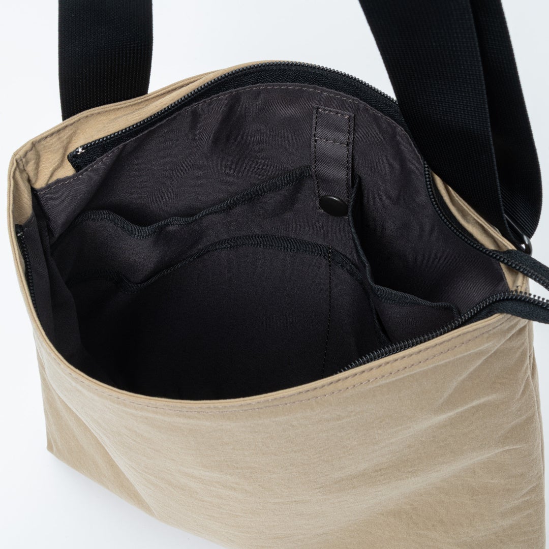 MARGARET HOWELL idea Minimal tech サコッシュ ベージュ