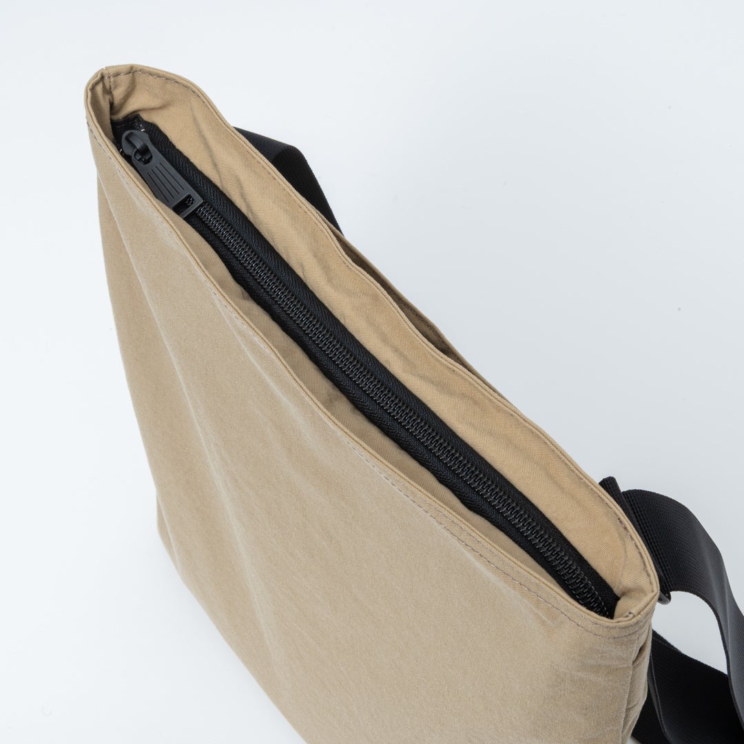 MARGARET HOWELL idea Minimal tech サコッシュ ベージュ