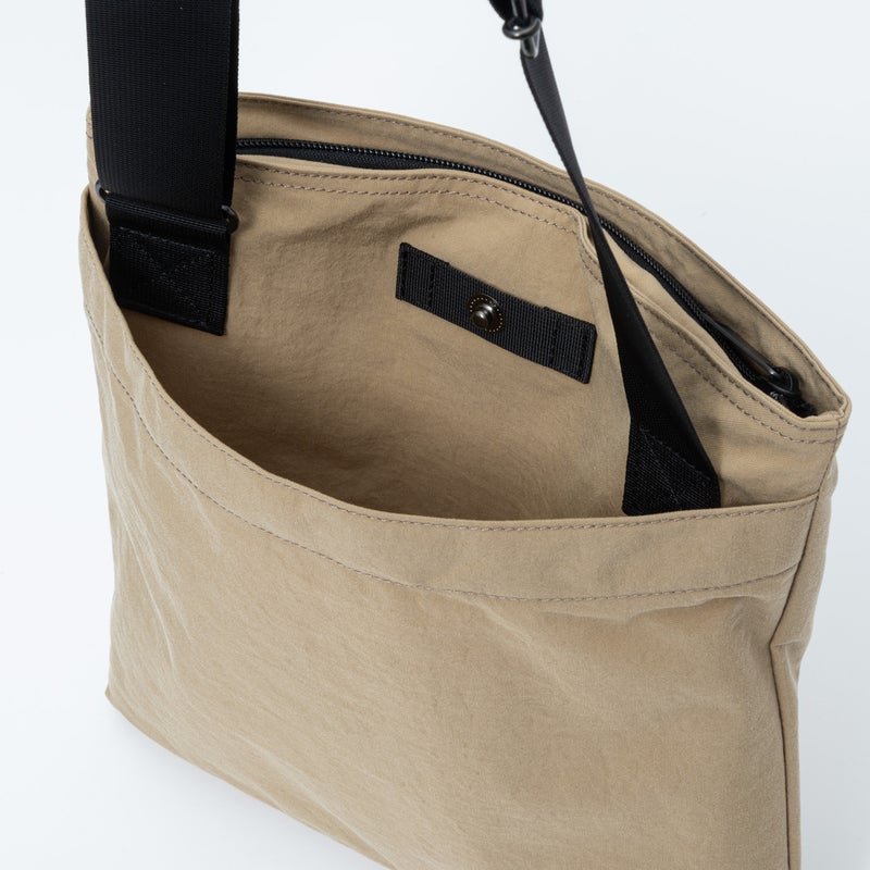 MARGARET HOWELL idea Minimal tech サコッシュ ベージュ