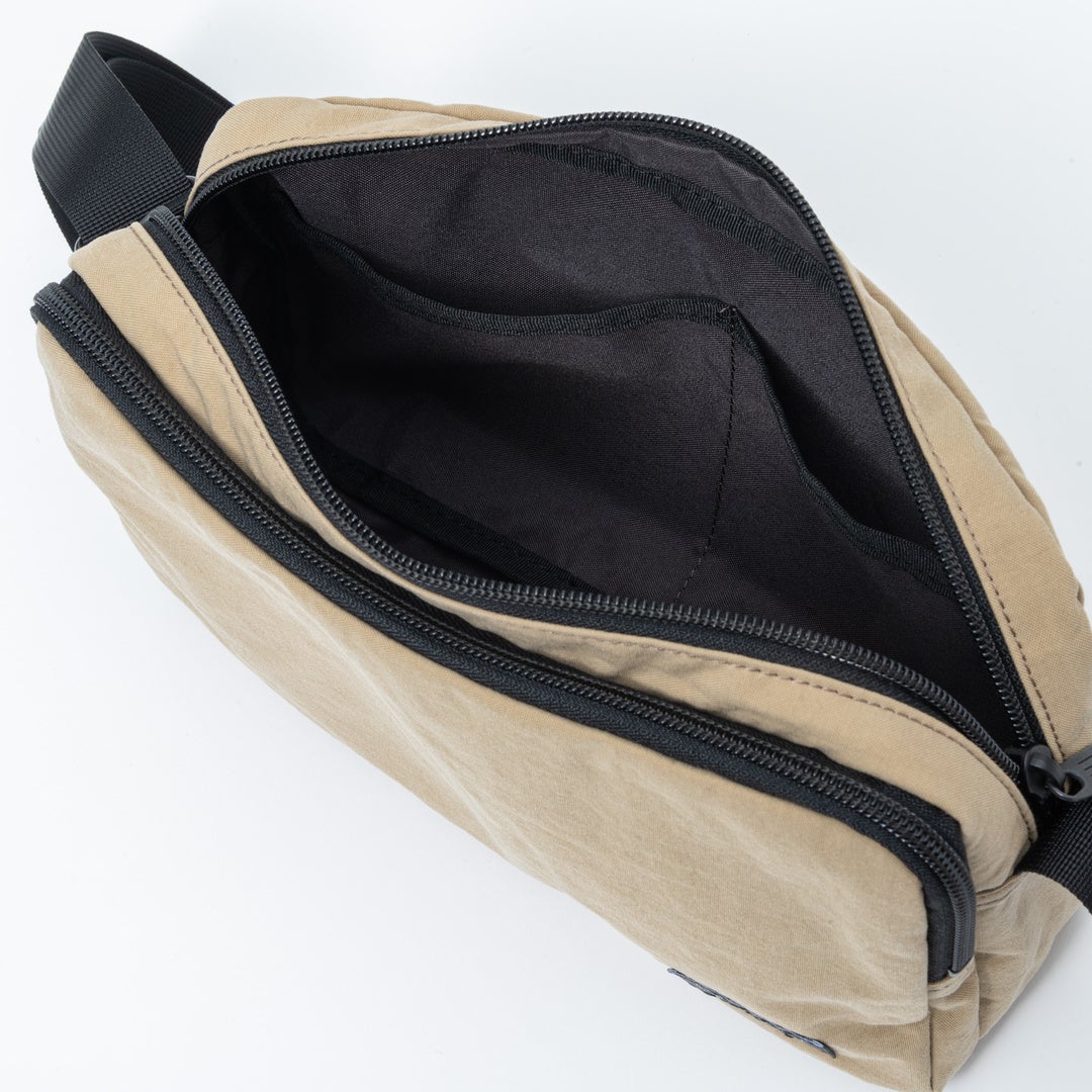 MARGARET HOWELL idea Minimal tech ショルダーバッグ ベージュ