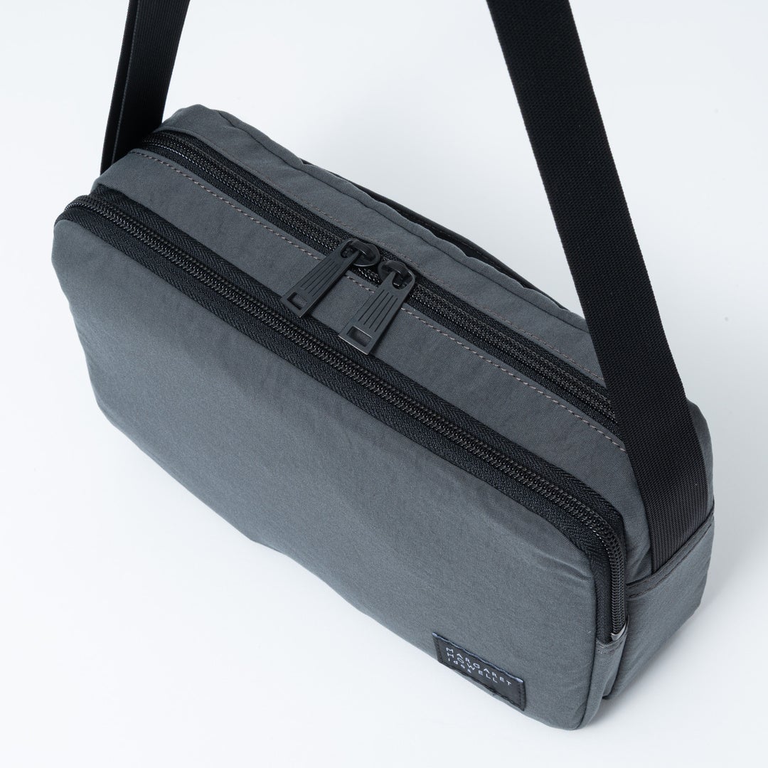 MARGARET HOWELL idea Minimal tech ショルダーバッグ グレー