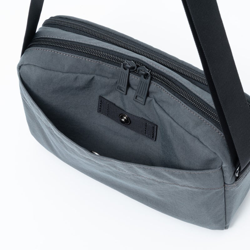 MARGARET HOWELL idea Minimal tech ショルダーバッグ グレー