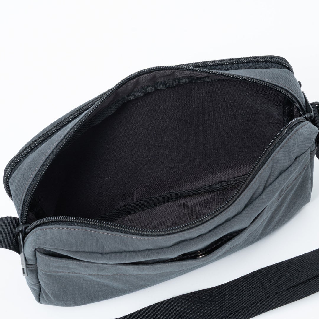 MARGARET HOWELL idea Minimal tech ショルダーバッグ グレー