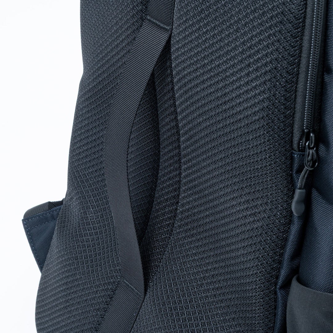 BEAMS DESIGN ABILITY バックパック【BMMH4CR7】 ネイビー